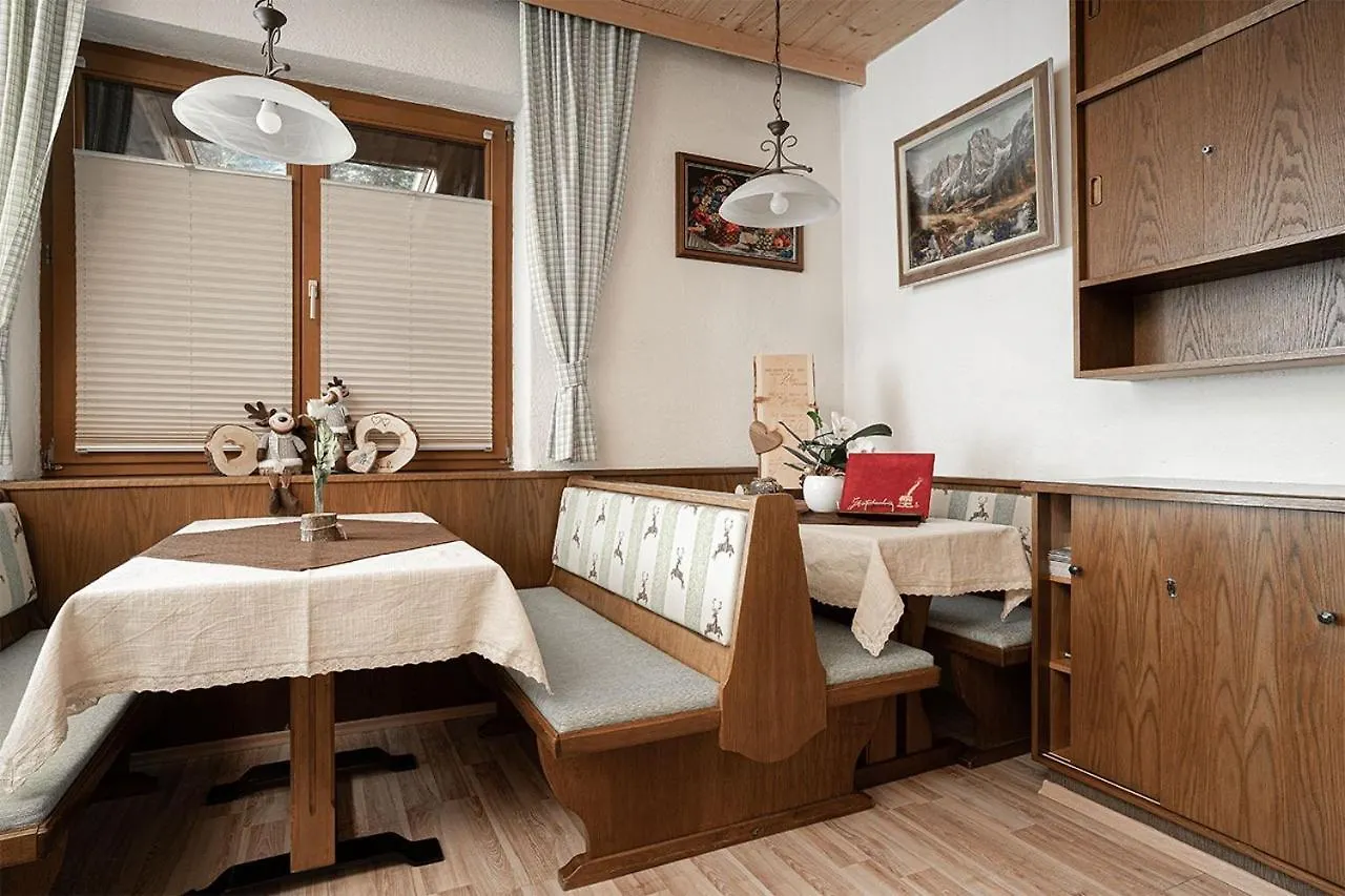 Pension Berggeist سولدن 2*,